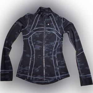 Lululemon athletica oil slick blue Camouflage define Jacket. Size 4.